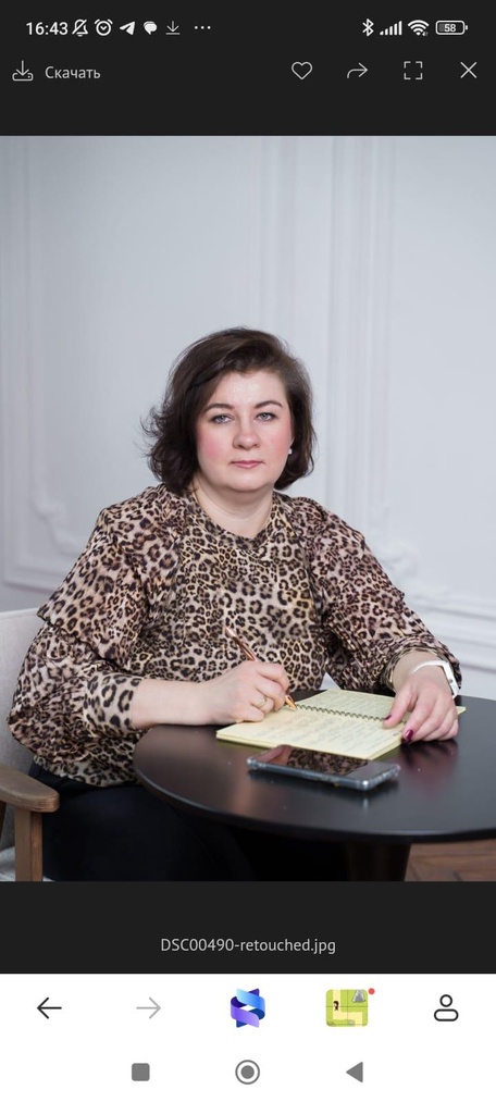 Меня зовут Юлия.
Я семейный психотерапевт 